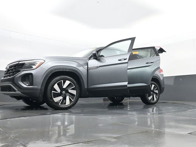 Used 2025 Volkswagen Atlas Cross Sport SE image 34