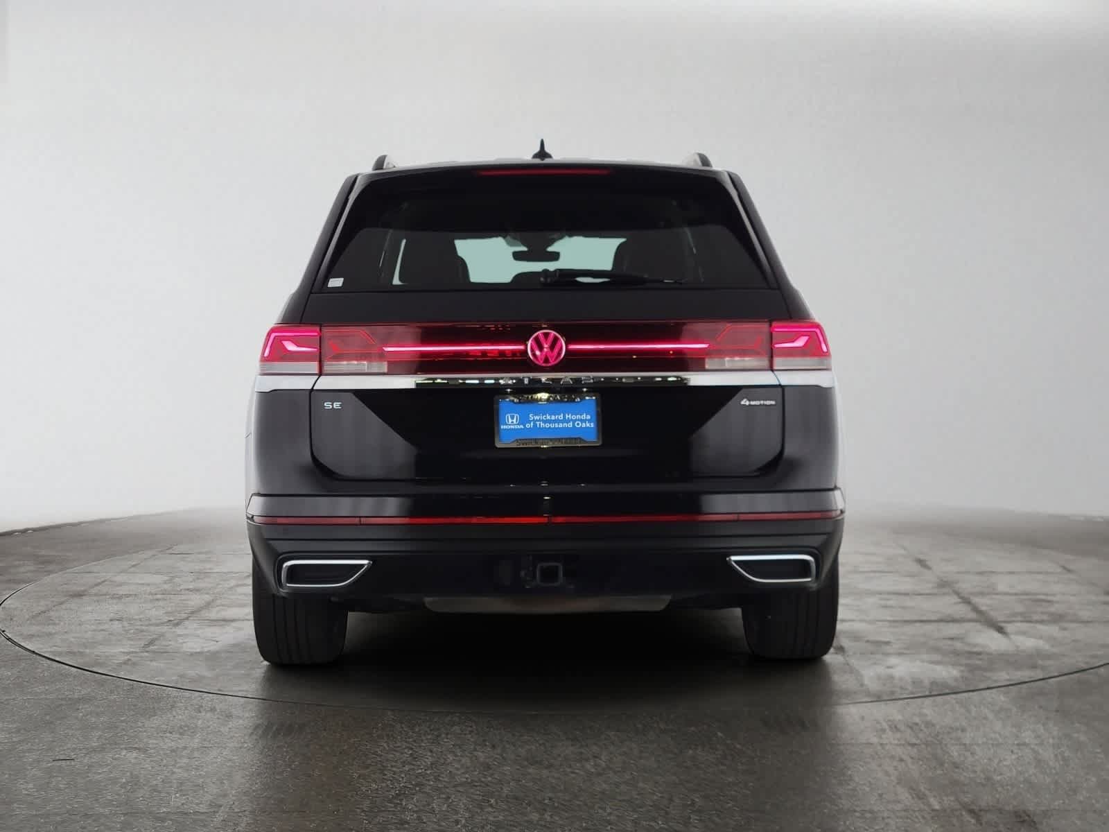 Used 2025 Volkswagen Atlas SE AWD/4WD image 4