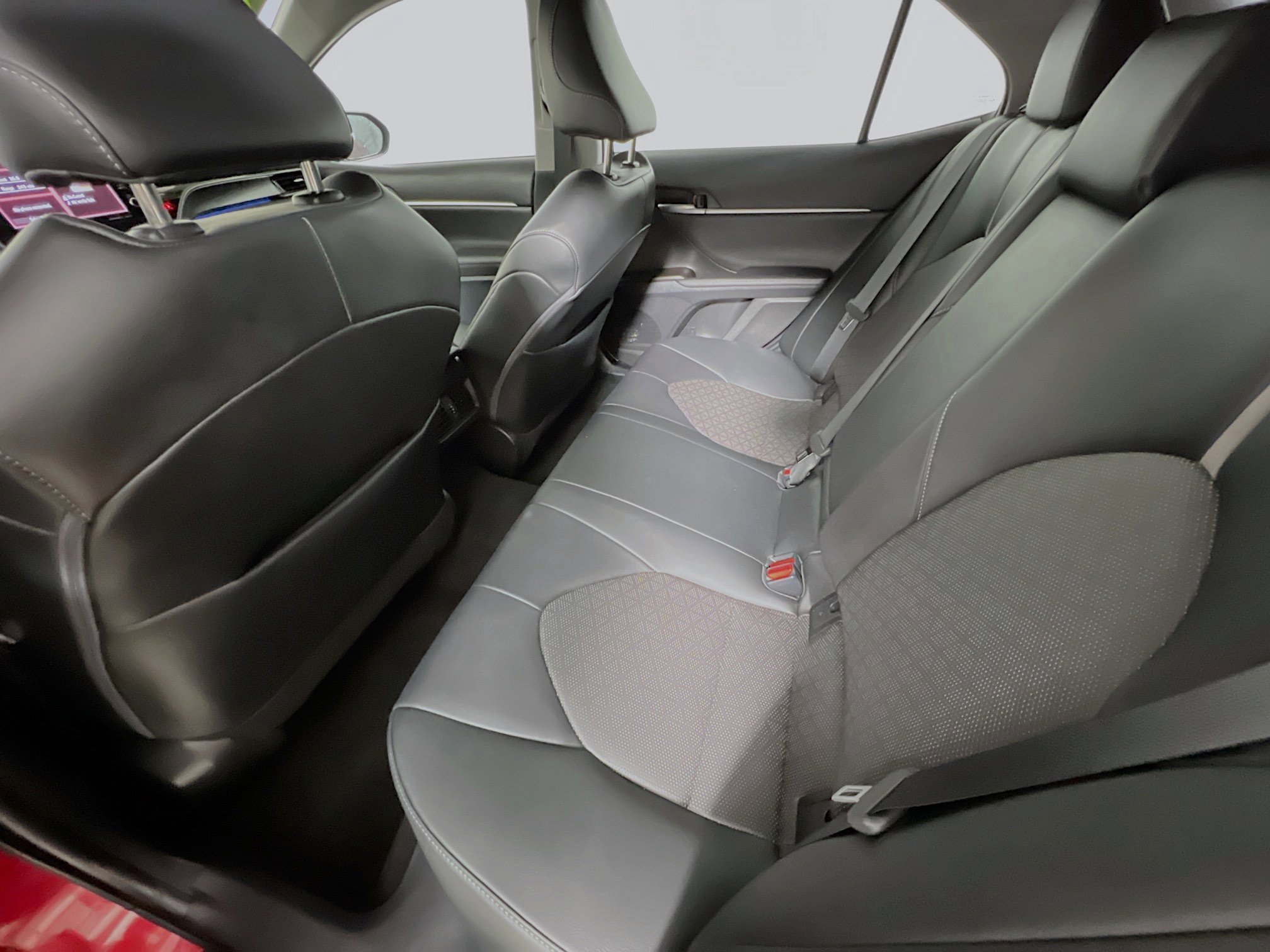 Used 2022 Toyota Camry XSE image 29