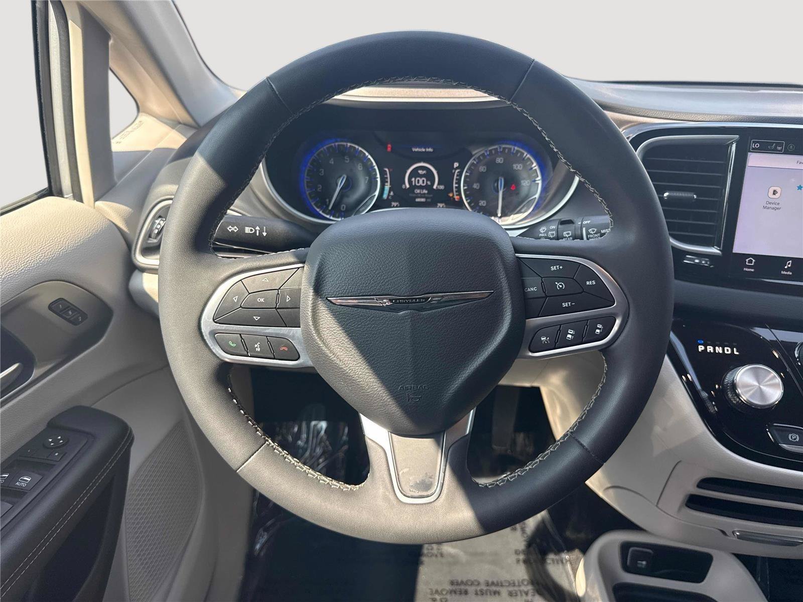 Used 2023 Chrysler Pacifica Touring-L FWD image 18
