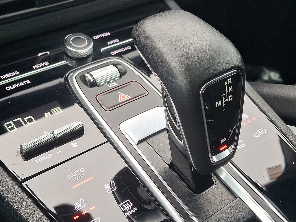 Used 2023 Porsche Cayenne Coupe image 17