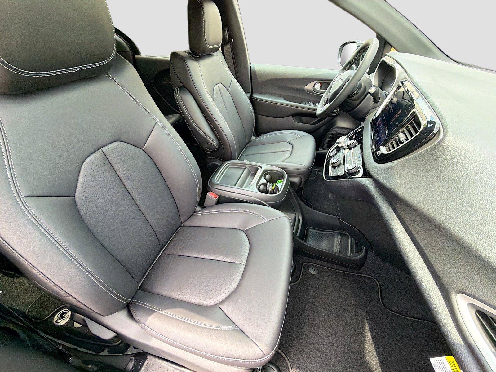 New 2027 Chrysler Pacifica LX FWD image 29