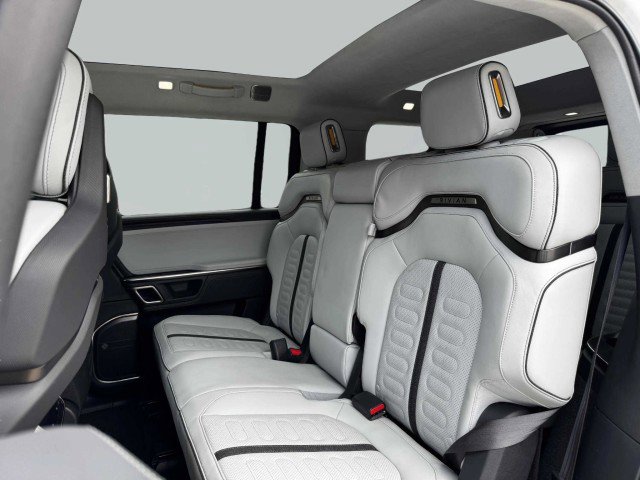 Used 2024 Rivian R1S Adventure image 39