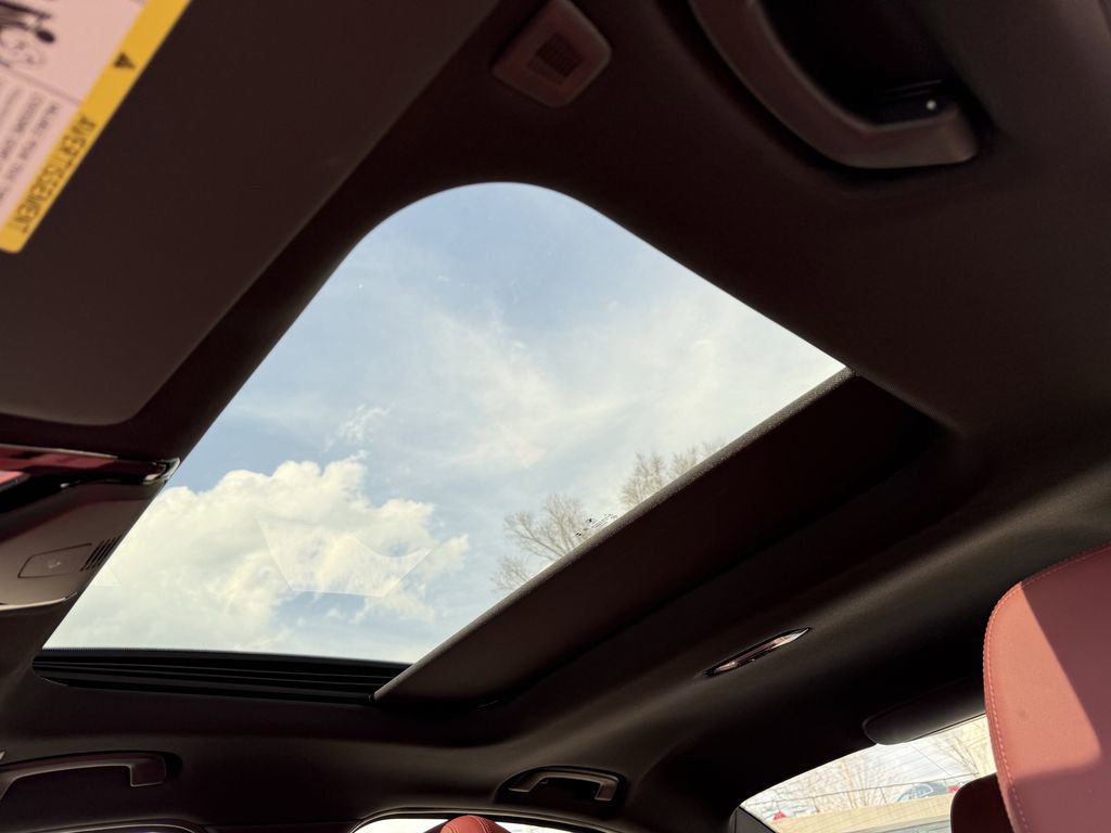 Used 2025 BMW 330i xDrive Sedan w/ M Sport Package image 10