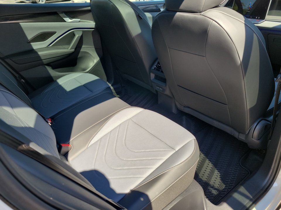 Certified 2026 Volkswagen Tiguan SE R-Line AWD/4WD image 33