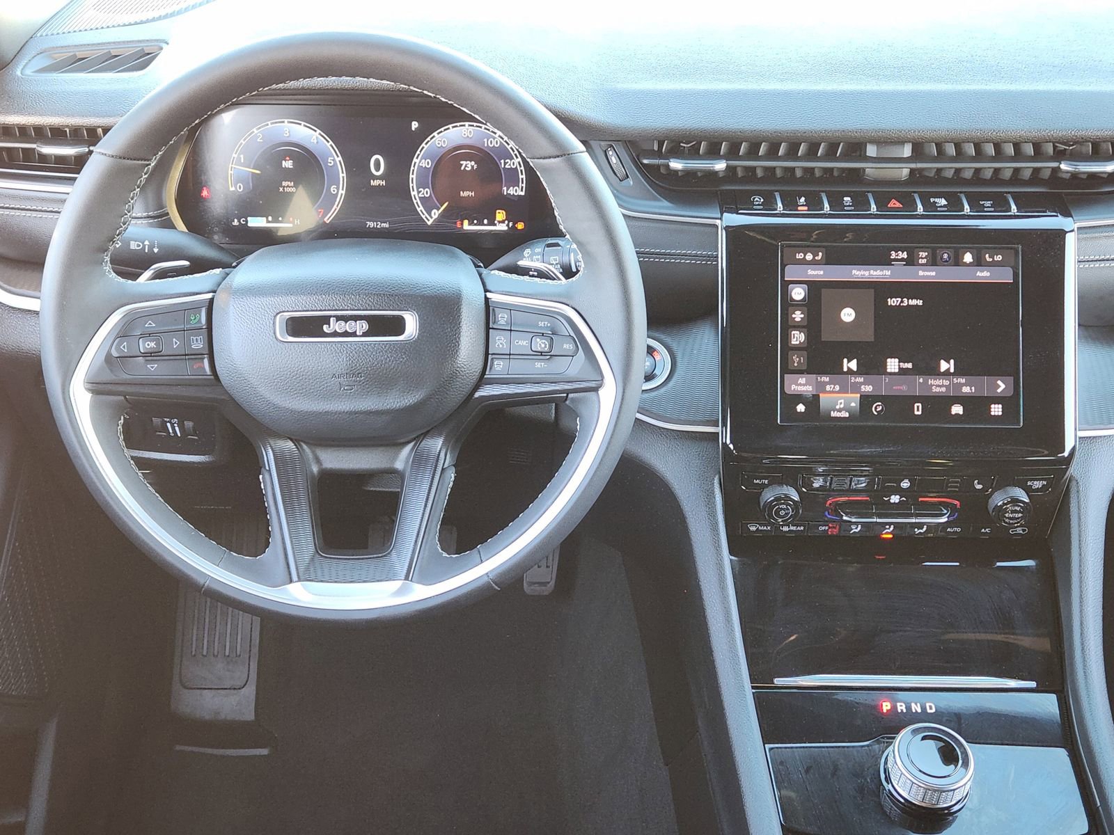 Used 2025 Jeep Grand Cherokee 4WD image 32