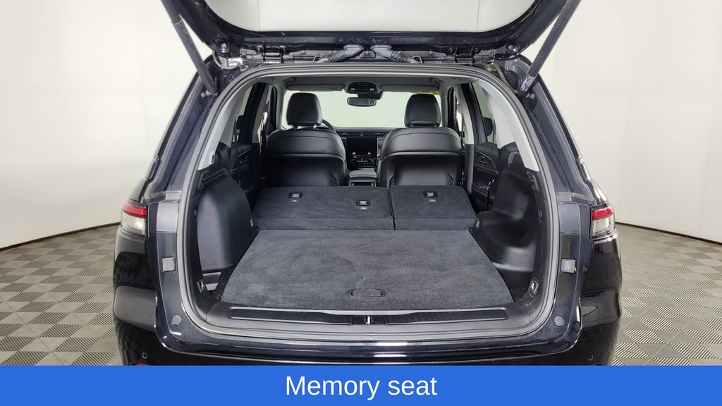 Used 2023 Jeep Grand Cherokee Limited image 11