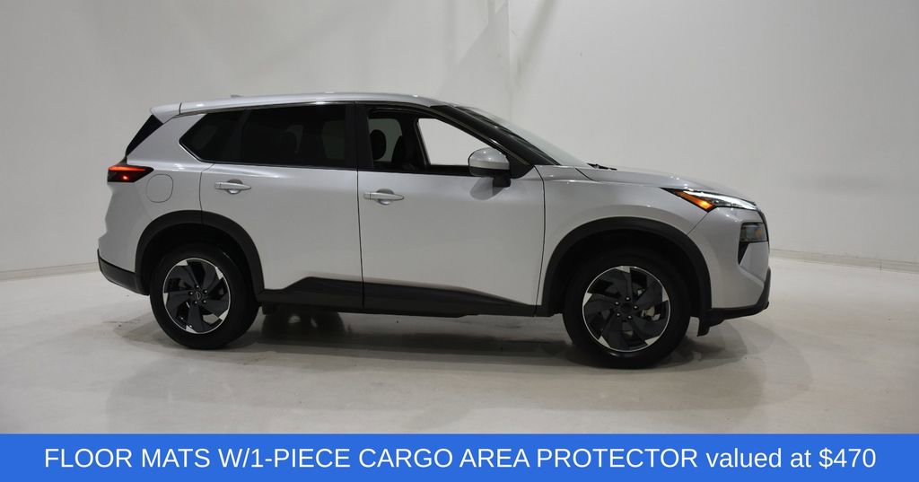 Used 2025 Nissan Rogue SV AWD/4WD image 3