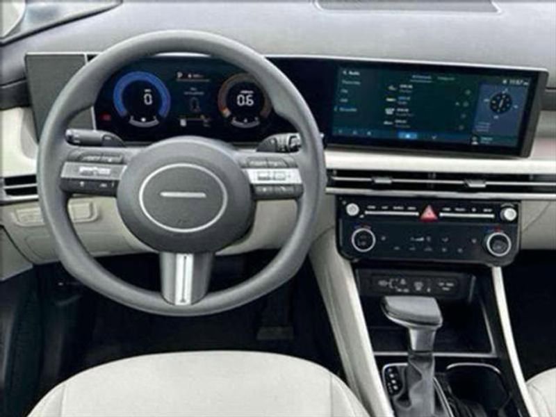 Used 2025 Hyundai Tucson SEL image 14