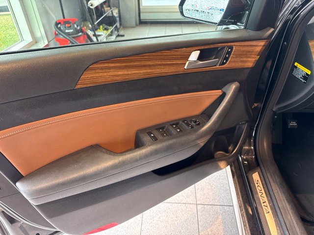 Used 2015 Hyundai Sonata Limited w/ Option Group 05 FWD image 18