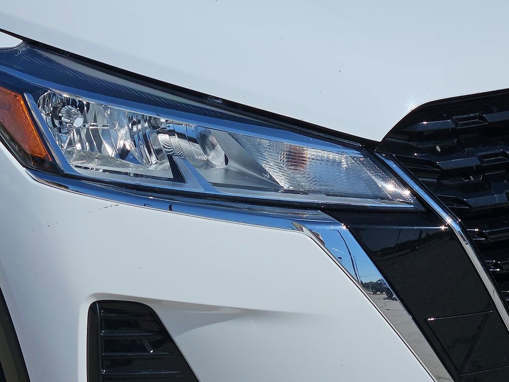 Used 2024 Nissan Kicks S FWD image 8