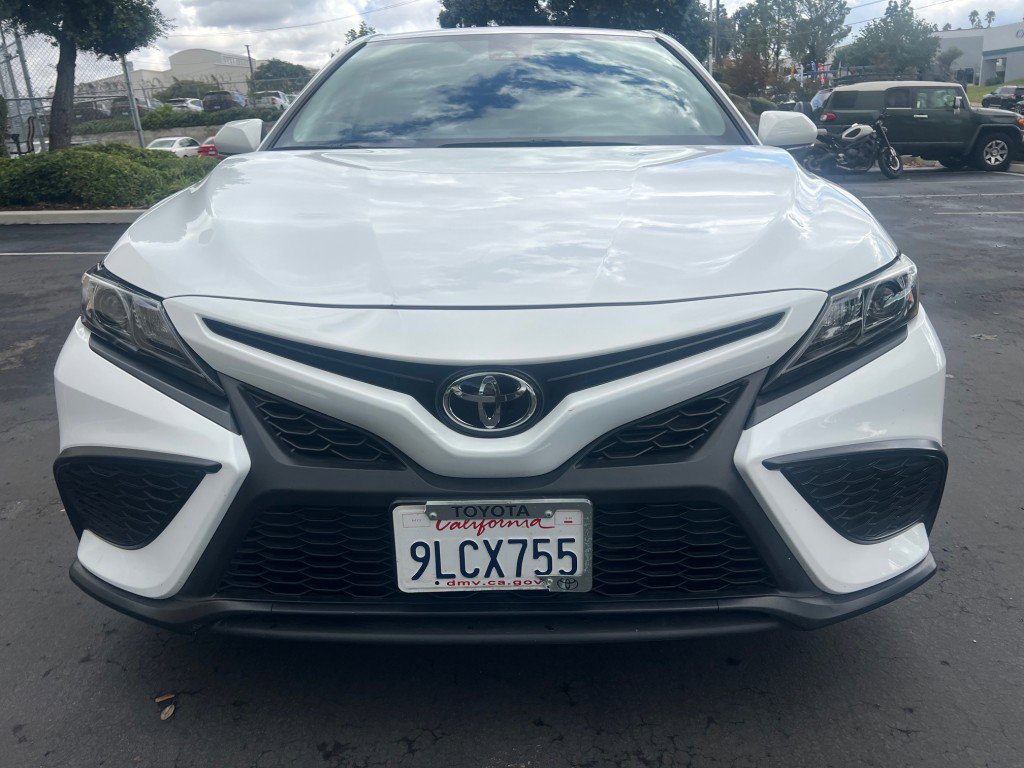 Used 2024 Toyota Camry SE image 6