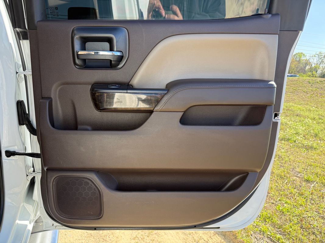 Used 2016 GMC Sierra 2500 Denali w/ Duramax Plus Package AWD/4WD image 16