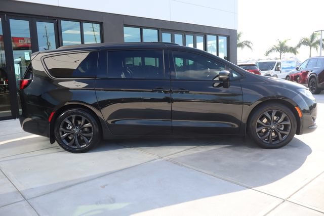 Used 2019 Chrysler Pacifica Limited FWD image 2