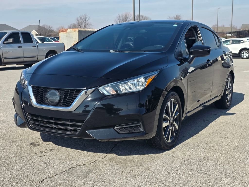 Used 2021 Nissan Versa SV image 3