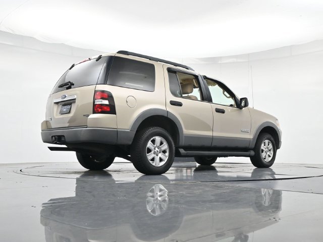 Used 2006 Ford Explorer XLT AWD/4WD image 32