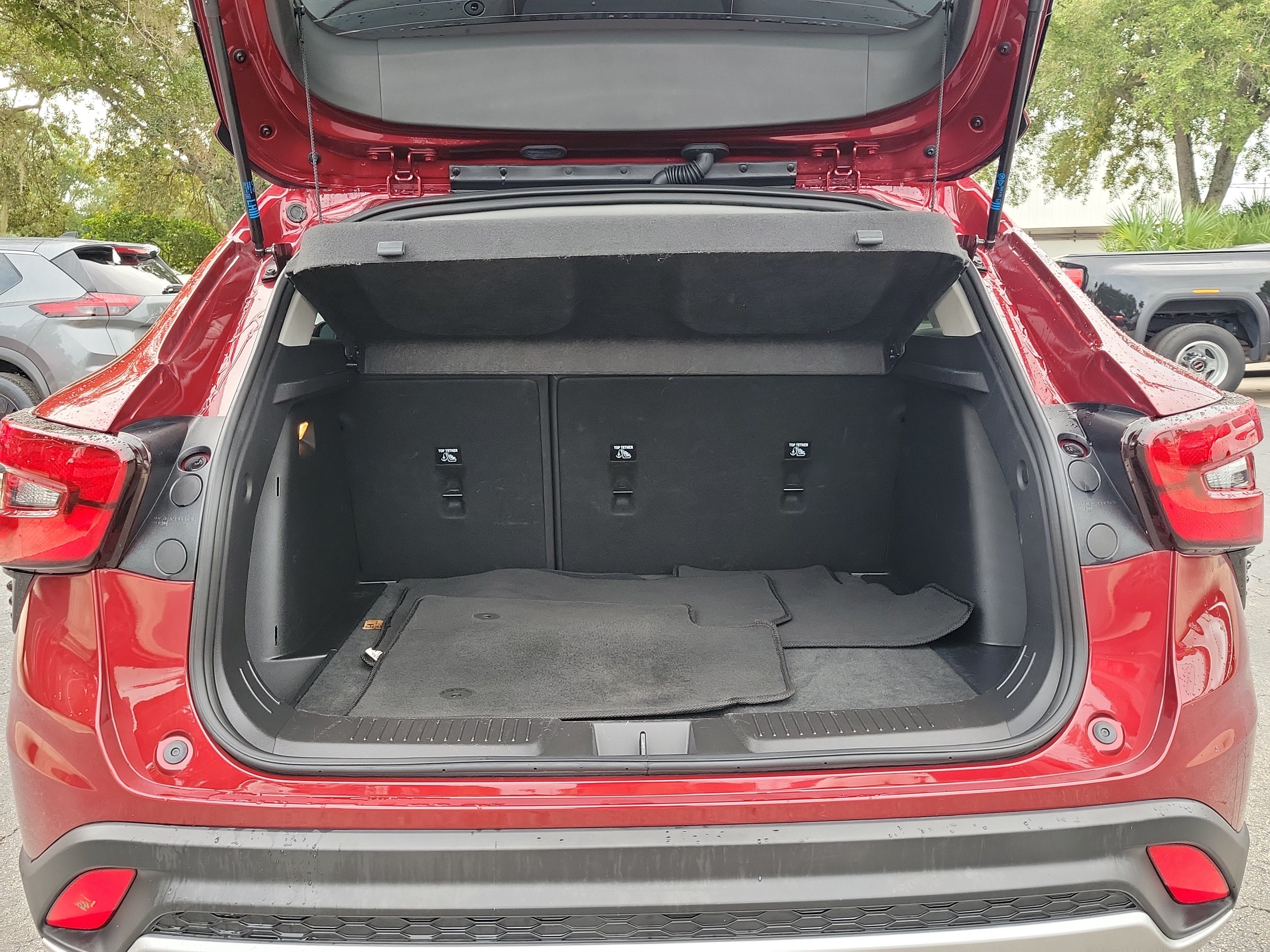 Used 2025 Chevrolet Trax LT FWD image 9
