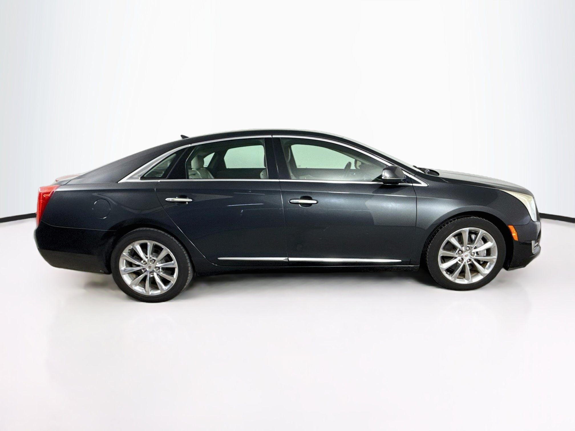 Used 2014 Cadillac XTS Luxury AWD/4WD image 2