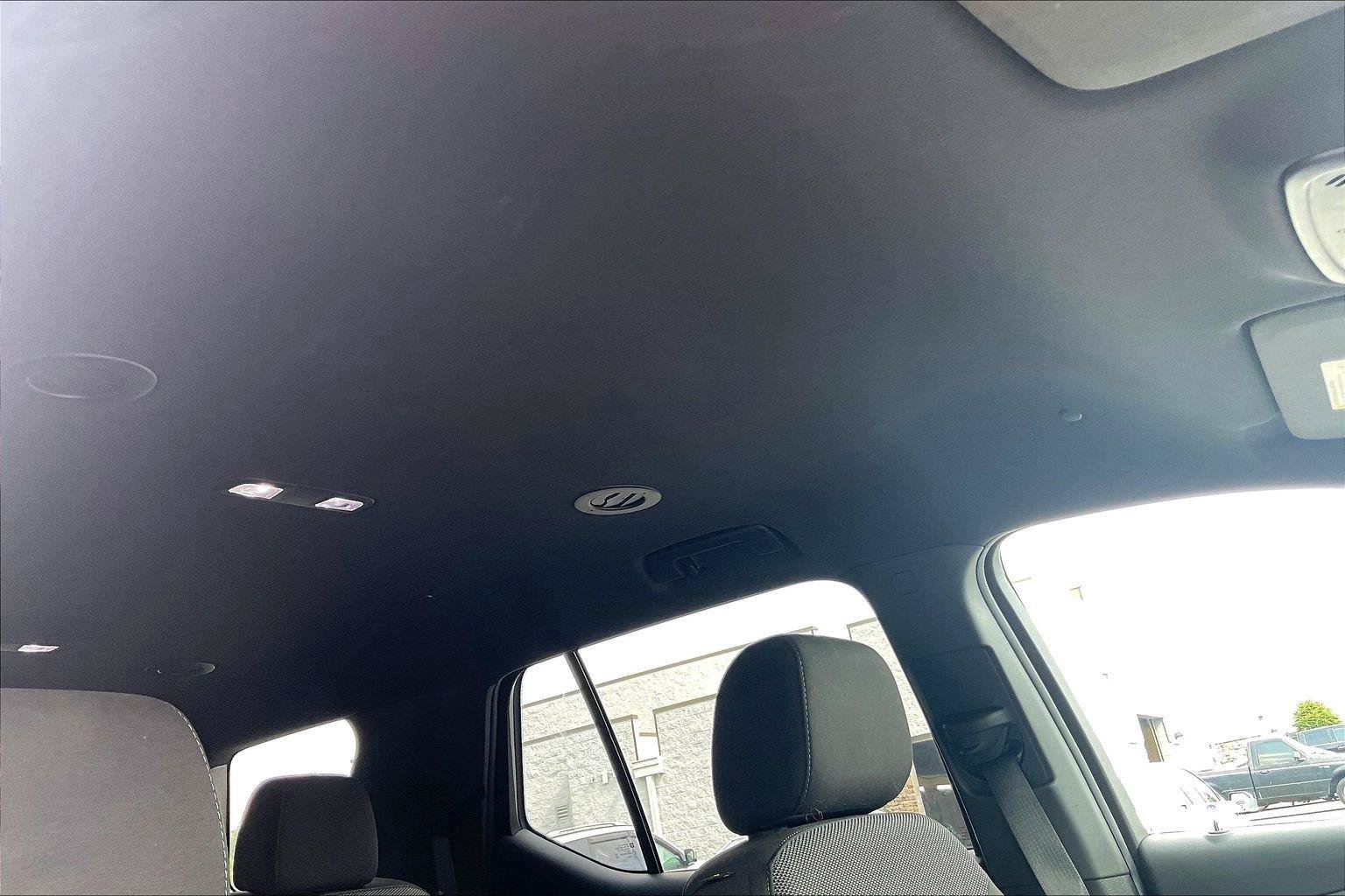 Used 2023 Chevrolet Traverse LT FWD image 21