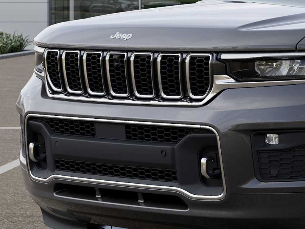 New 2025 Jeep Grand Cherokee L Overland w/ Advanced Protech Group III AWD/4WD image 11