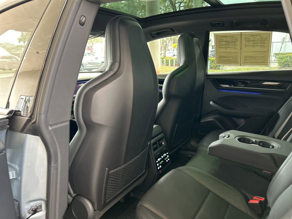Used 2025 Porsche Macan Electric image 39