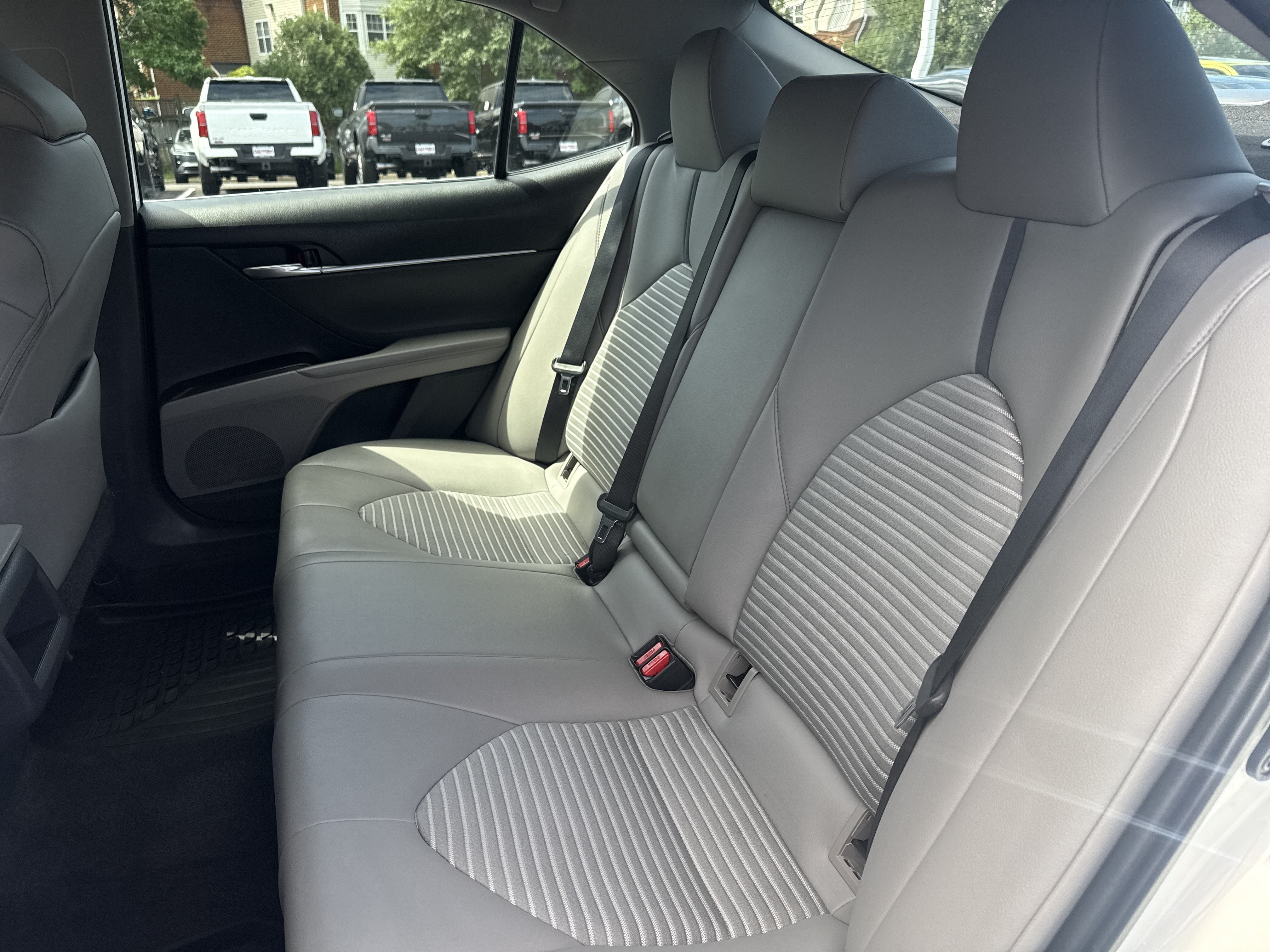 Used 2021 Toyota Camry SE FWD image 23