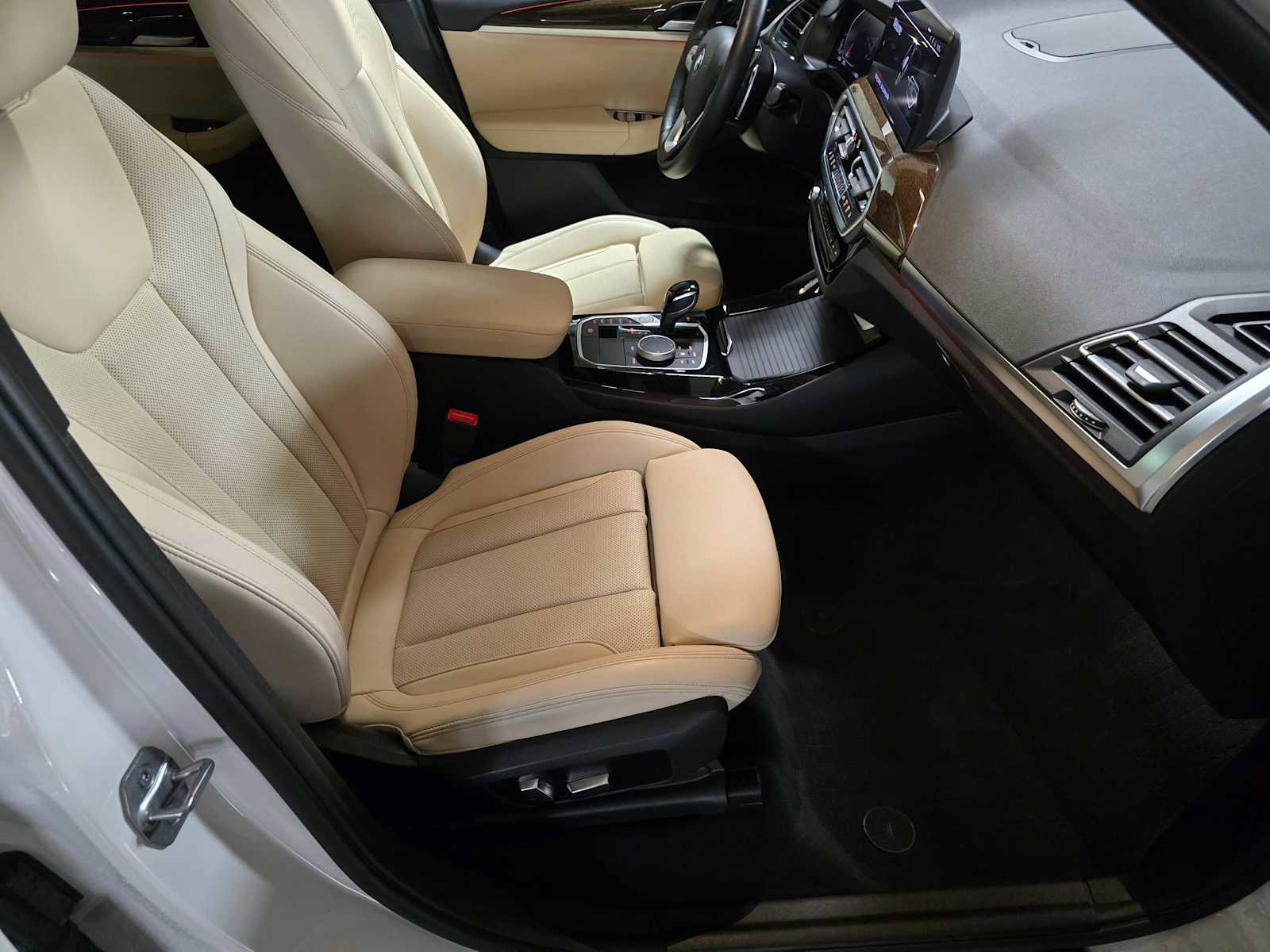 Used 2023 BMW X3 xDrive30i w/ Premium Package image 12