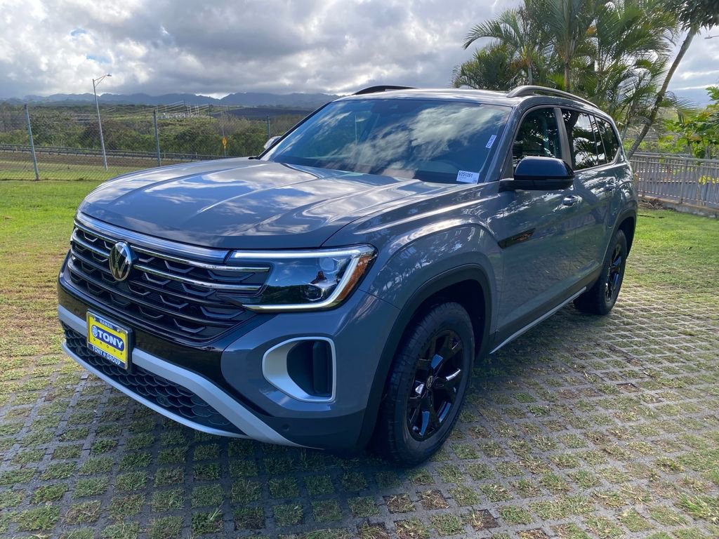 New 2025 Volkswagen Atlas Peak Edition SE image 3