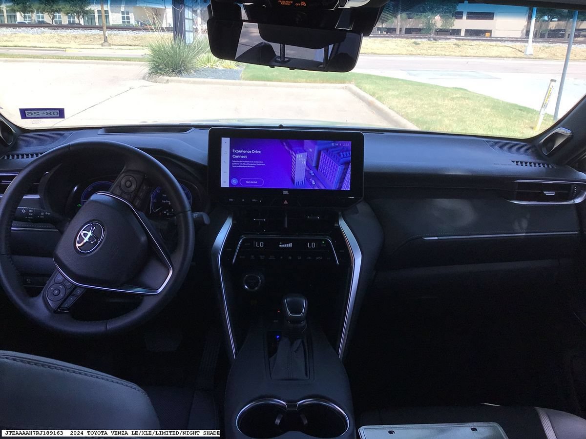 Used 2024 Toyota Venza Limited AWD/4WD image 13