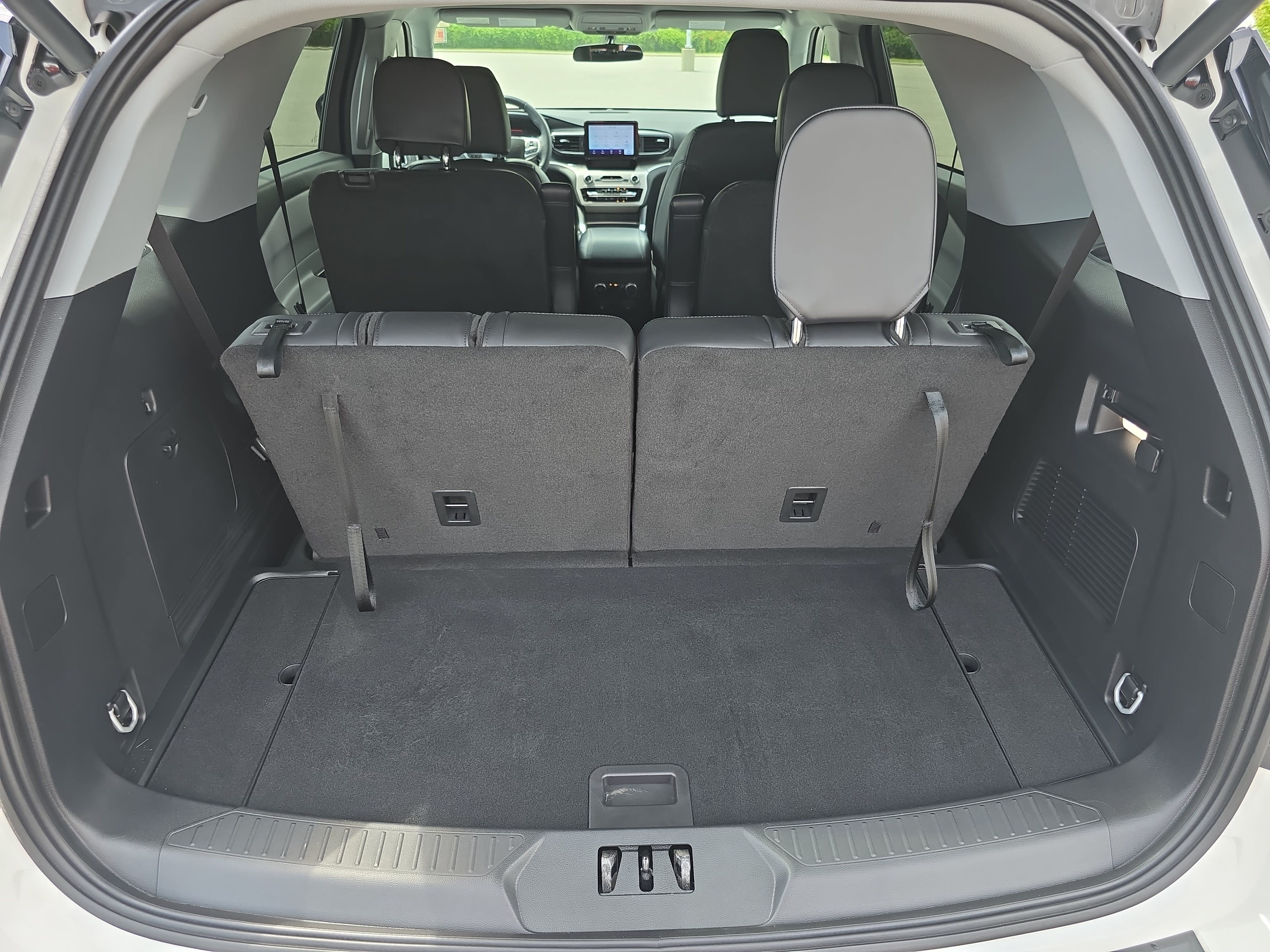 Used 2023 Ford Explorer XLT w/ Equipment Group 202A RWD image 14