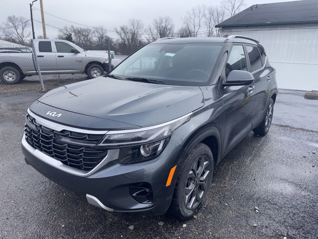 Used 2024 Kia Seltos S image 1