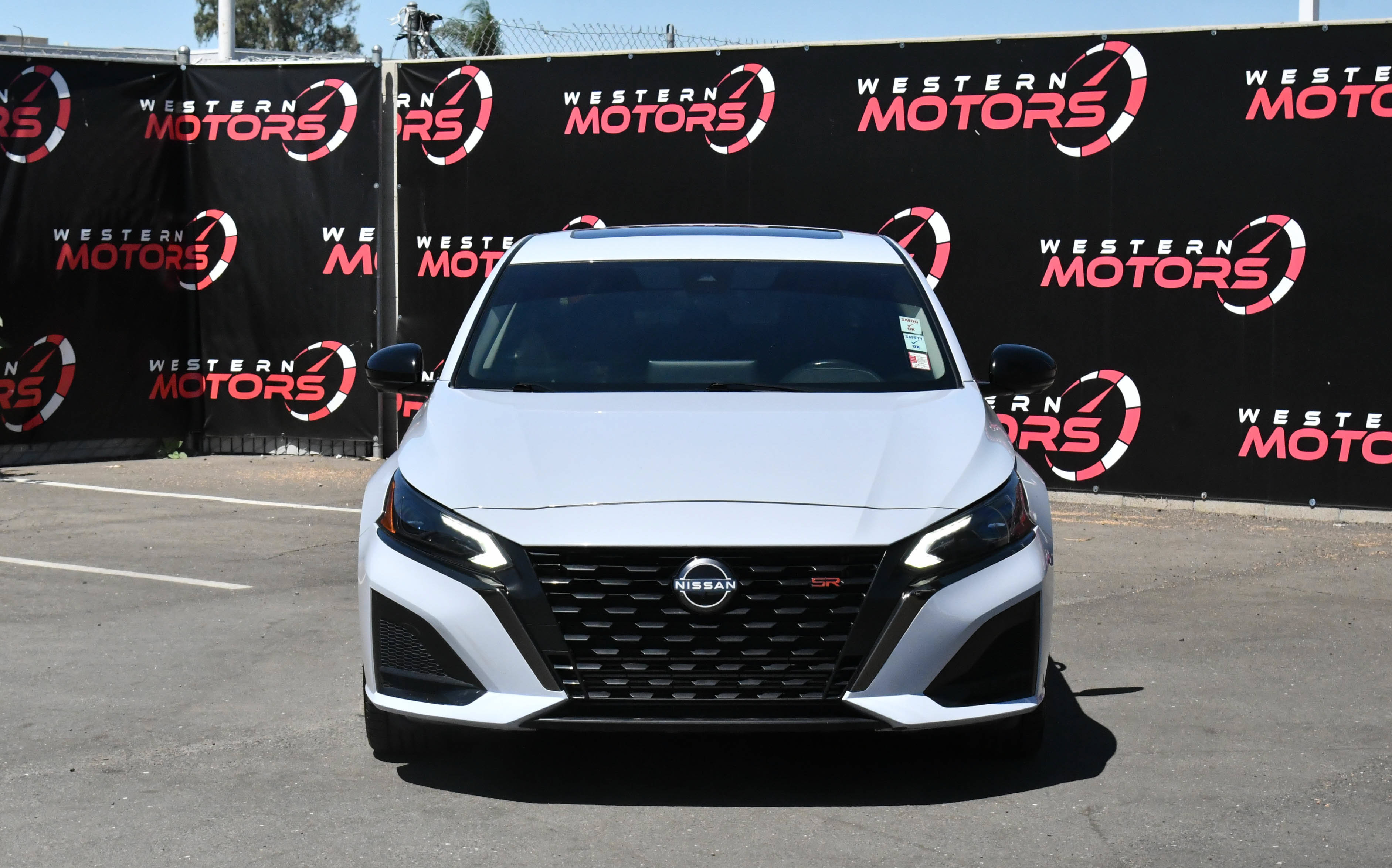 Used 2023 Nissan Altima 2.0 SR FWD image 2