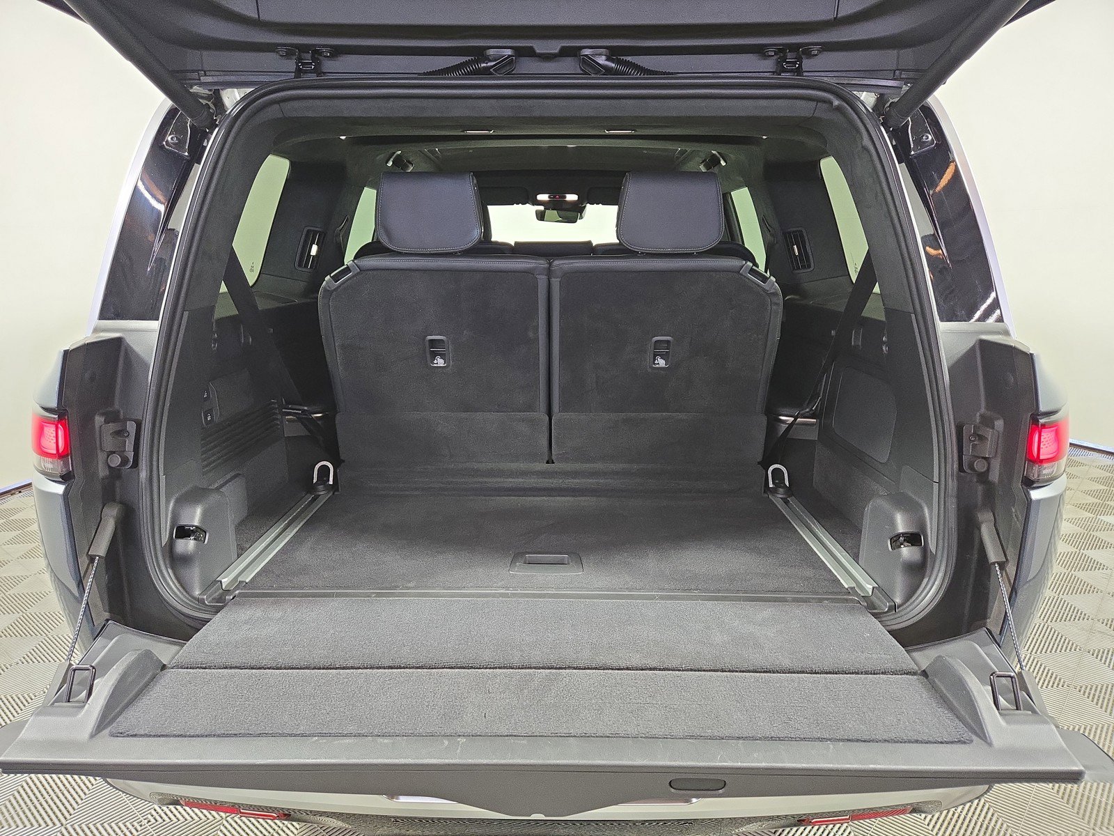 Used 2024 Rivian R1S Adventure image 15