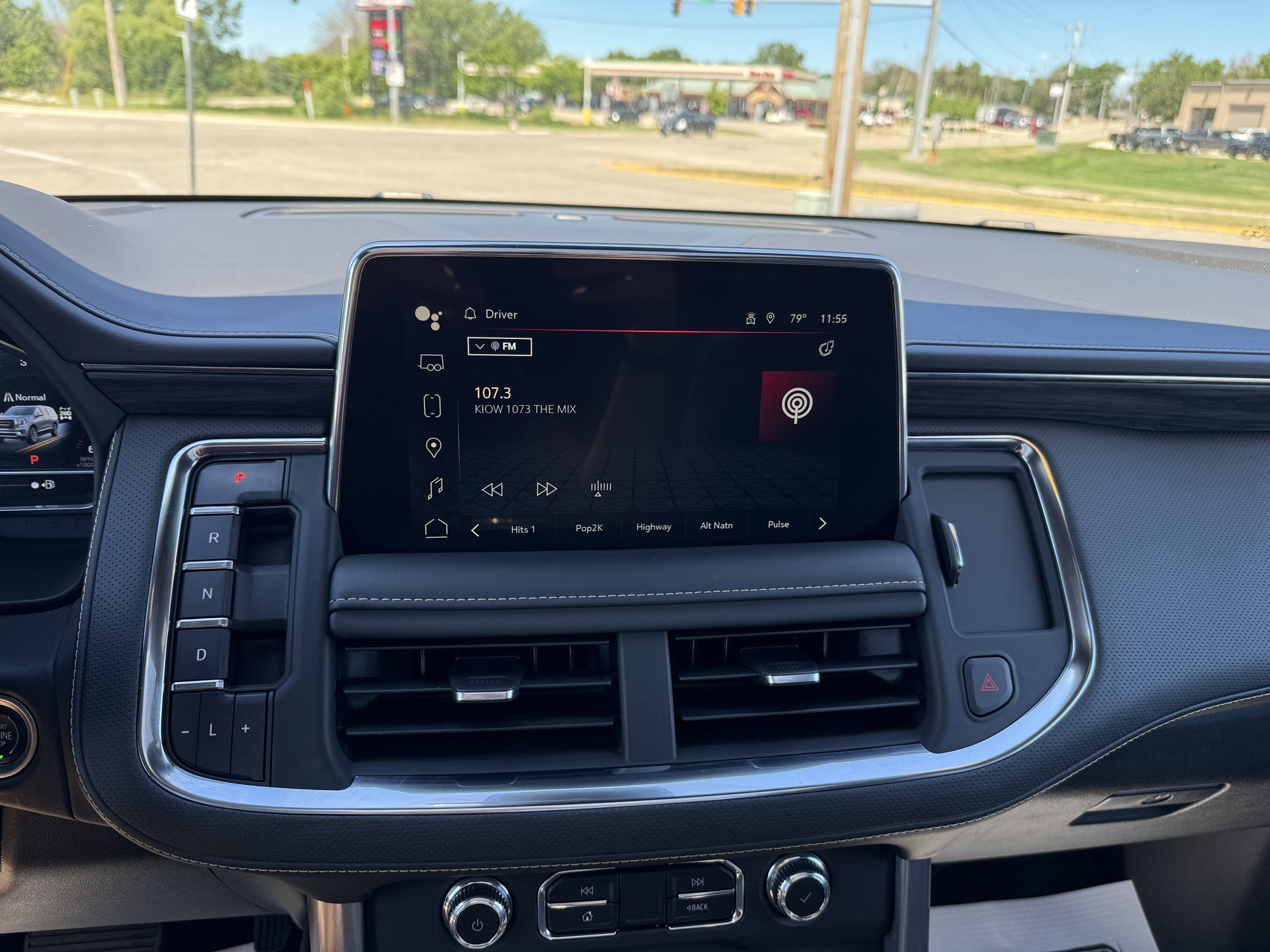 Used 2023 GMC Yukon SLT AWD/4WD image 15