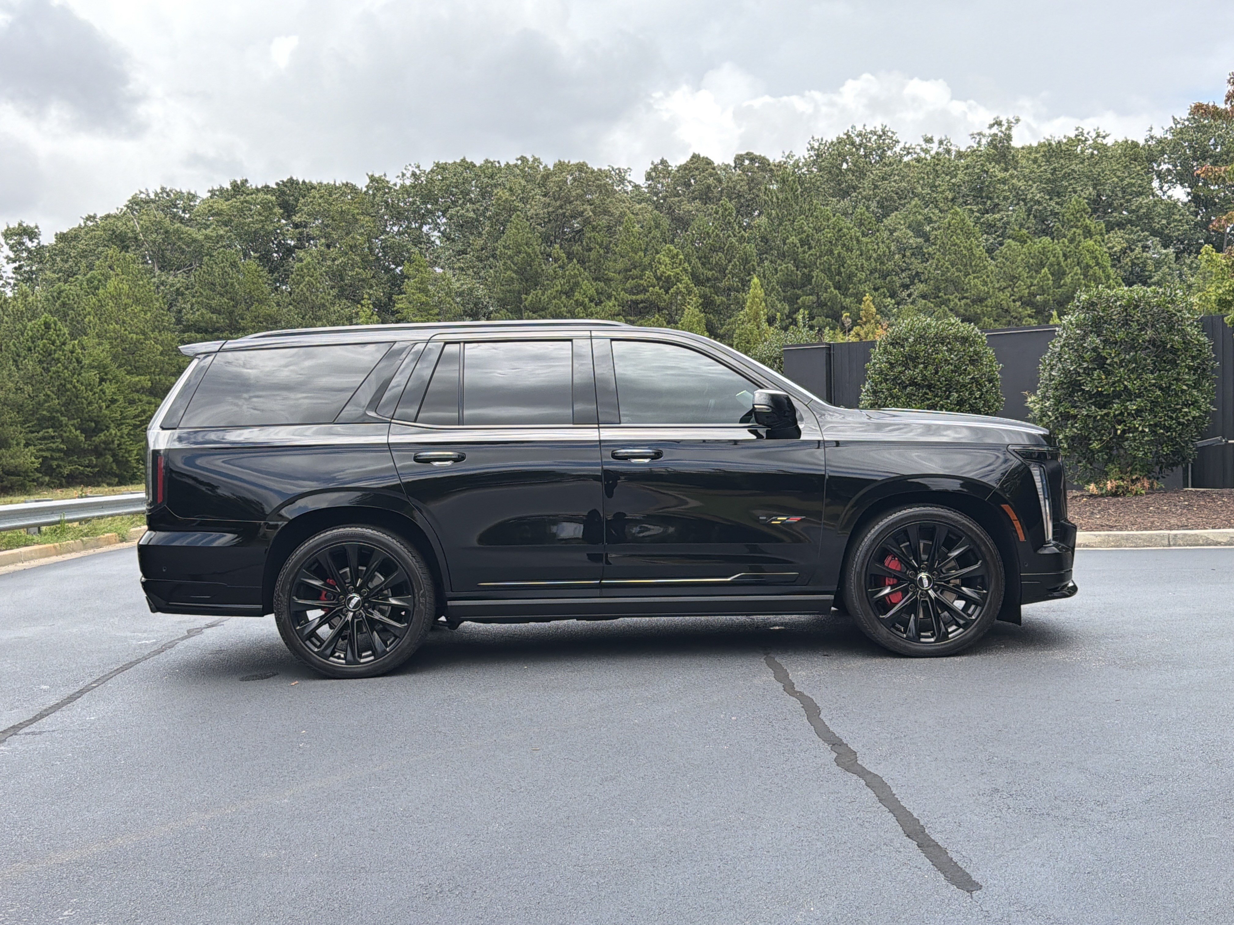 Used 2025 Cadillac Escalade V w/ LPO, ONYX Package AWD/4WD image 5