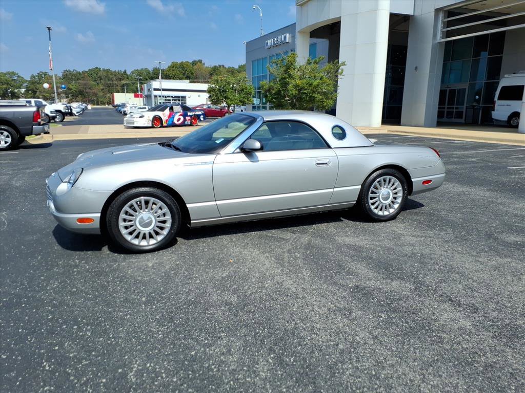 Used 2005 Ford Thunderbird Deluxe image 3