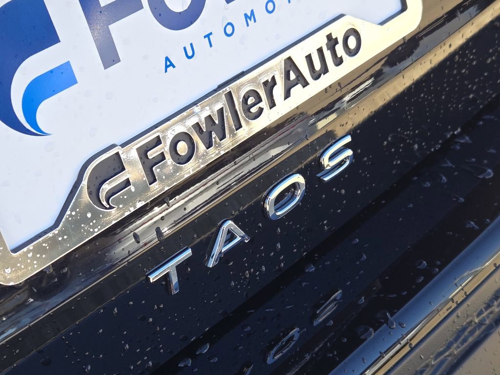 New 2026 Volkswagen Taos SE image 8