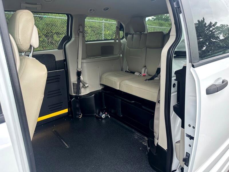 Used 2019 Dodge Grand Caravan SE image 11