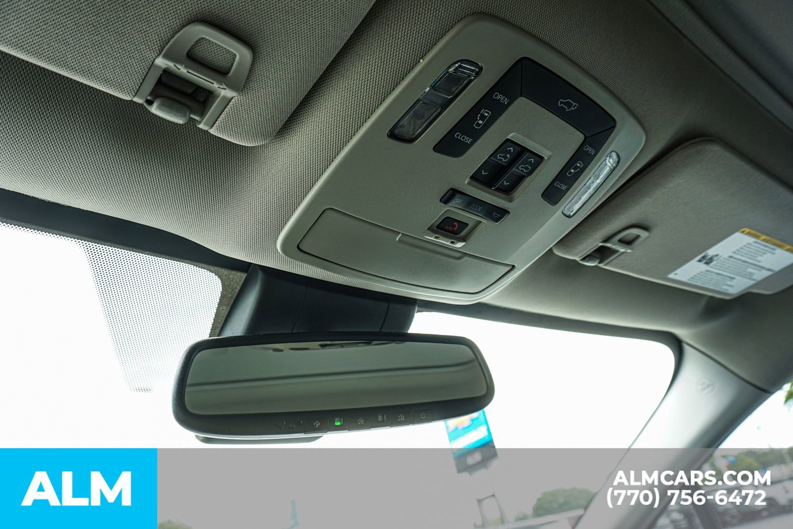 Used 2025 Toyota Sienna XLE FWD image 60