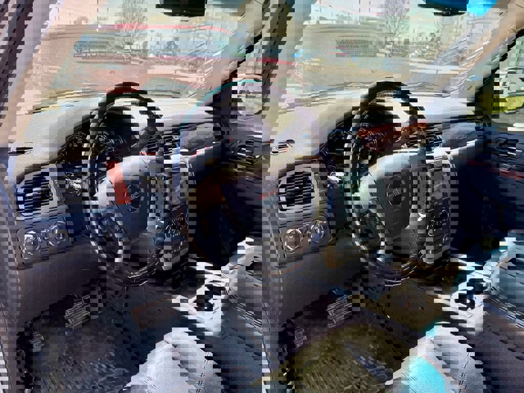 Used 2013 GMC Yukon XL SLT AWD/4WD image 9