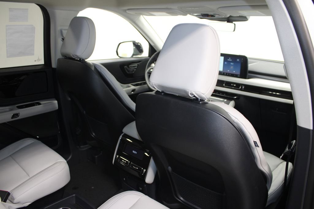 New 2026 Lincoln Aviator 2WD w/ Jet Appearance Package image 35