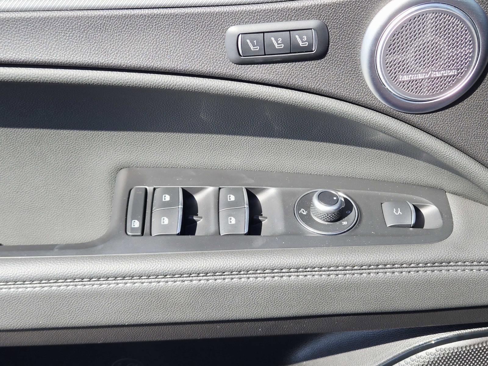 Used 2024 Alfa Romeo Stelvio Veloce image 37