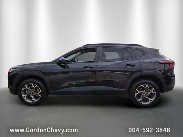Certified 2025 Chevrolet Trax LT w/ LT Convenience Package FWD image 2