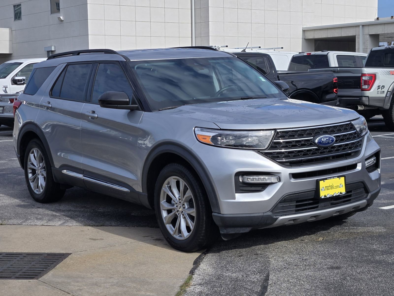 Used 2023 Ford Explorer XLT w/ Equipment Group 202A RWD image 3