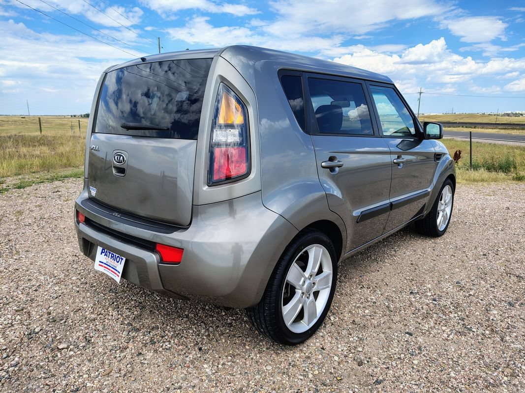 Used 2011 Kia Soul ! FWD image 5