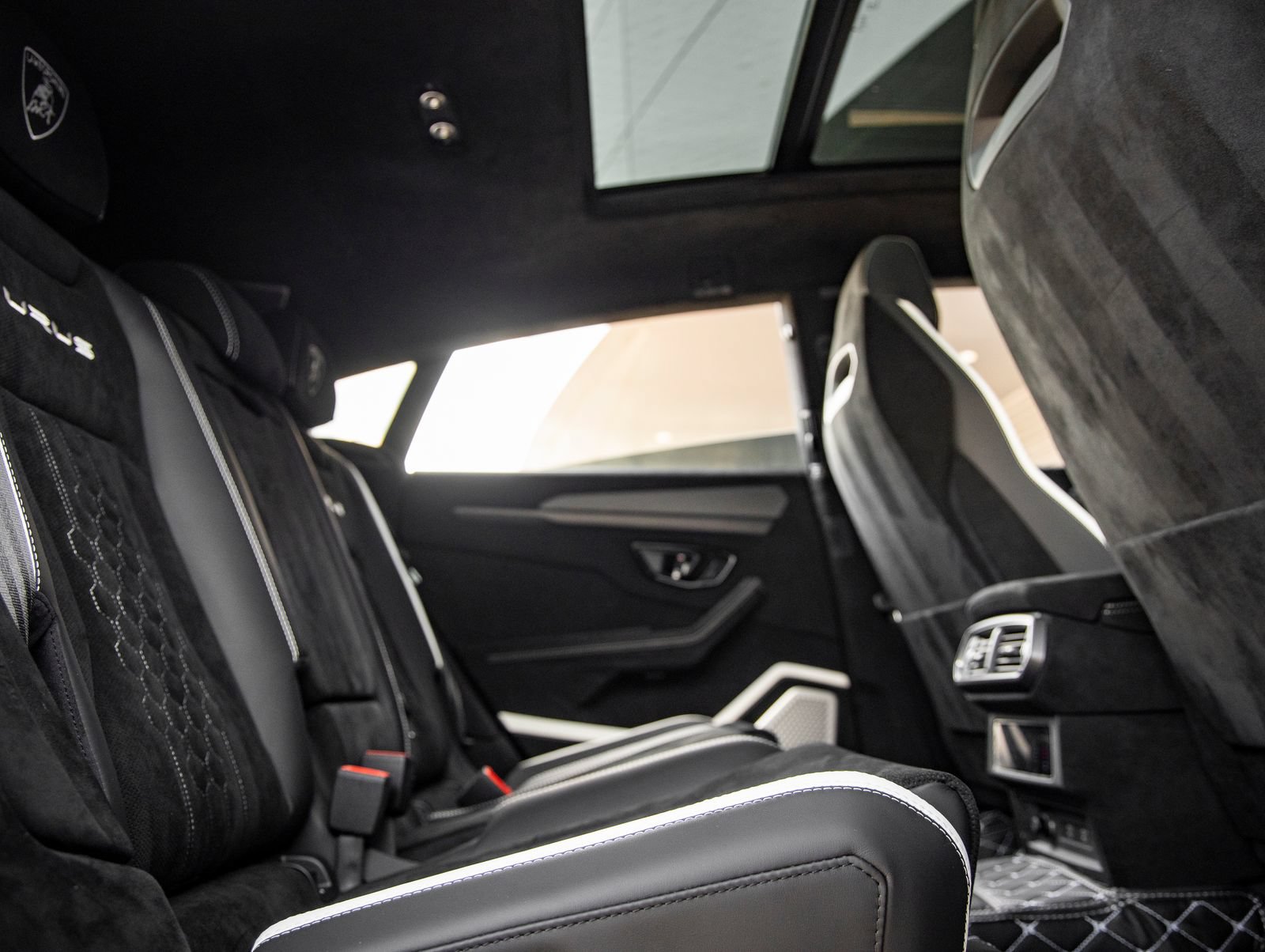 Used 2024 Lamborghini Urus Performante AWD/4WD image 53