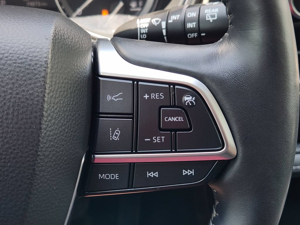 Certified 2020 Toyota Highlander Limited FWD image 30