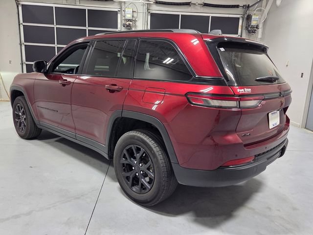 Used 2025 Jeep Grand Cherokee Altitude AWD/4WD image 9