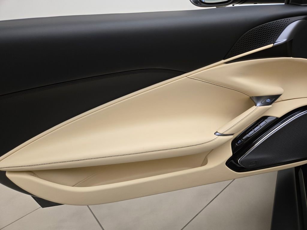 Used 2024 Ferrari Roma Spider RWD image 31