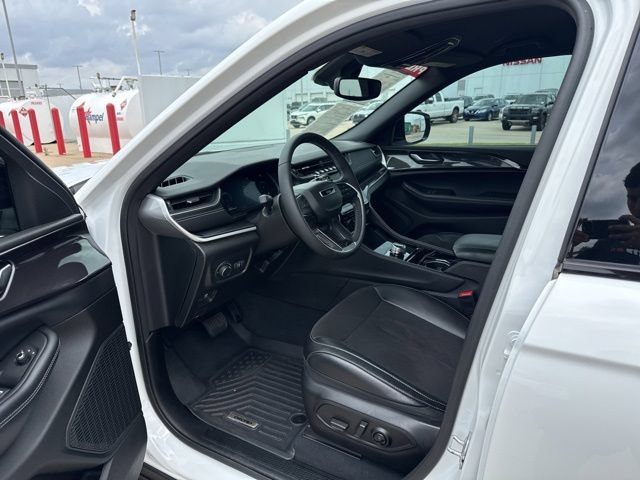 Used 2023 Jeep Grand Cherokee Altitude AWD/4WD image 14